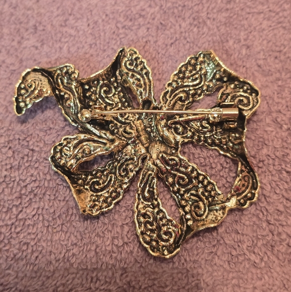 🆕️🎀RHINESTONE ENCRUSTED BOW BROOCH / PIN 🎀 - Picture 9 of 9
